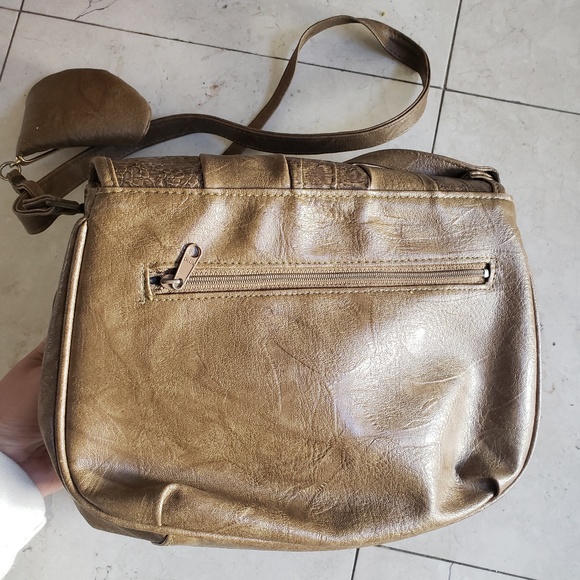 Vintage leather buttoned crossbody purse/bag - Picture 3 of 8